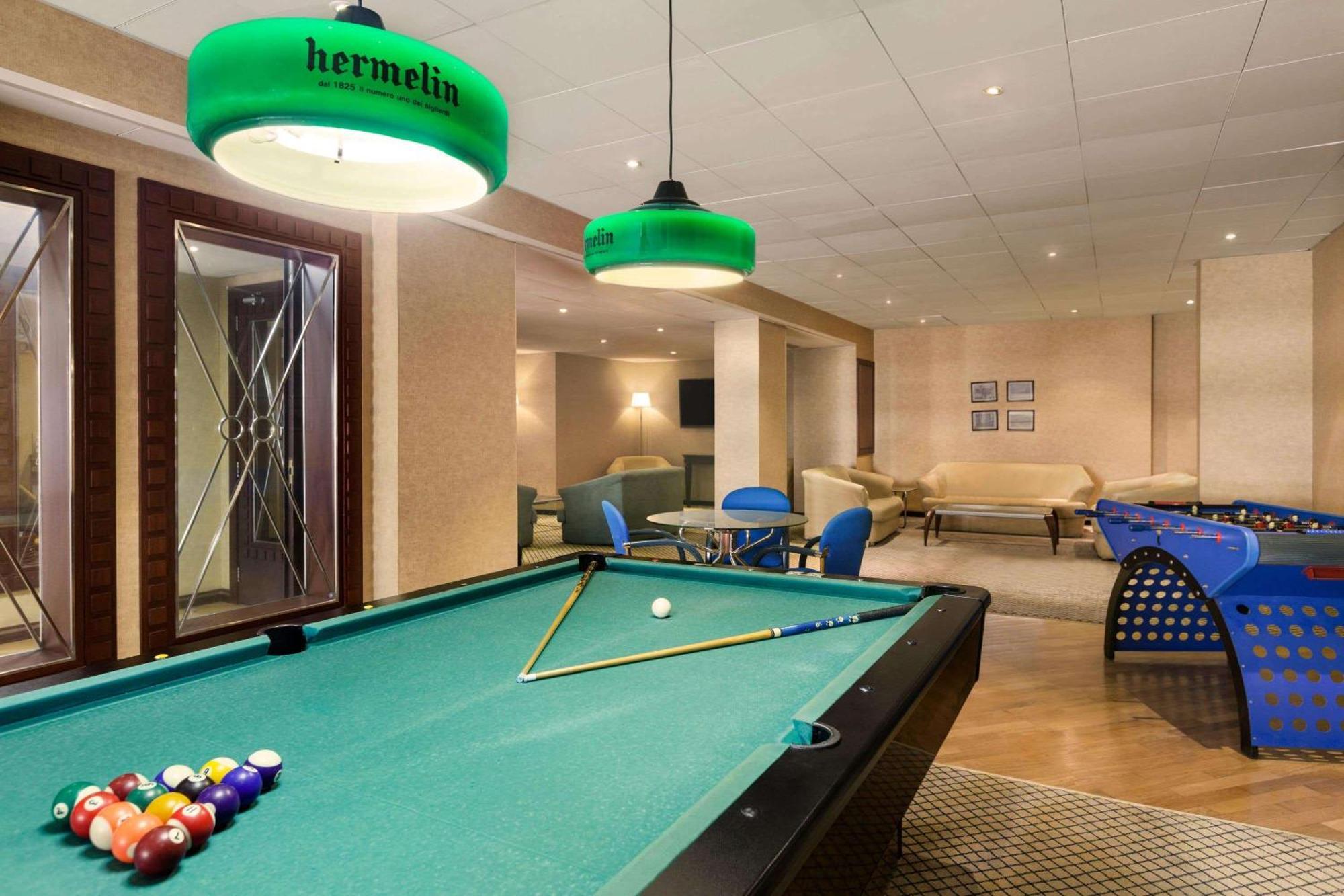 Hotel Ramada By Wyndham Continental Dżedda Zewnętrze zdjęcie